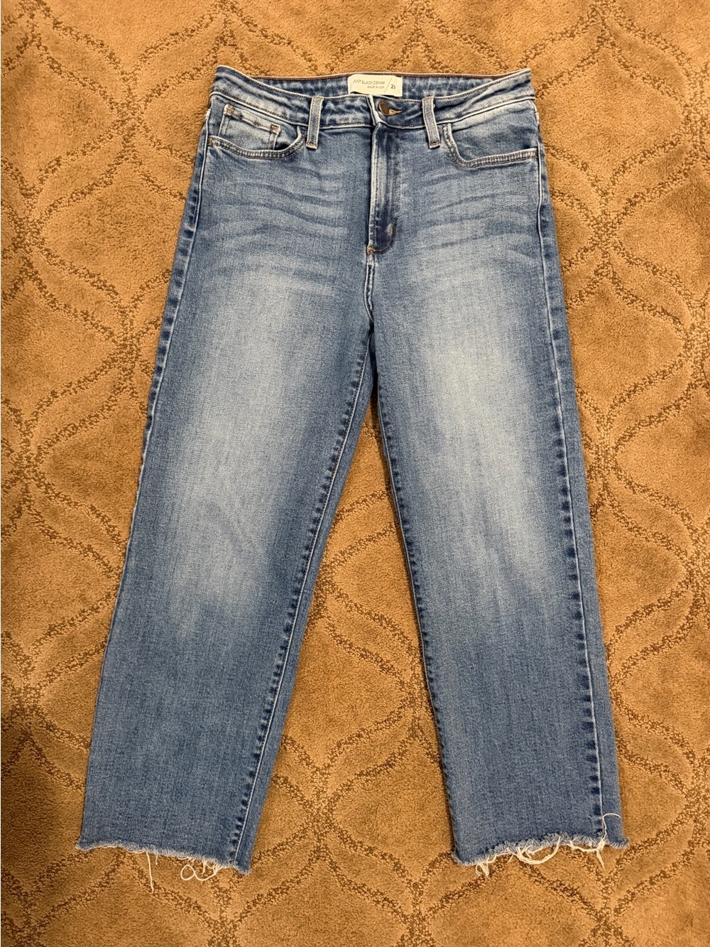 Just Black Light Blue Cropped Jeans with Raw Hem